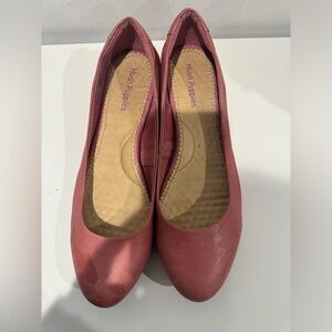 Hush Puppies Women's flats / dress shoes size 11 like new / Rose colour